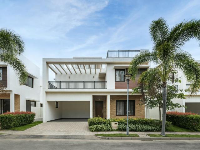Resale | 4042 Sq.Ft. Villa in Adarsh Palm Acres