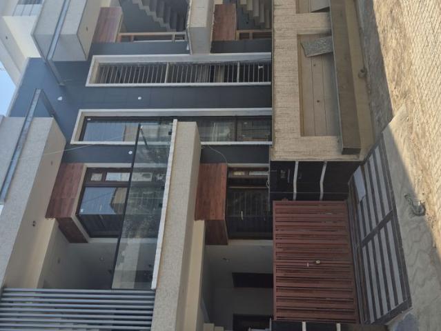 Resale | 4 BHK 107 Sq.Yd. Independent House in Kharar Road