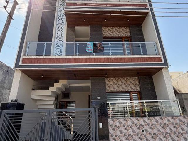 Resale | 4 BHK + 107 Sq.Yd. Villa in Sector 125