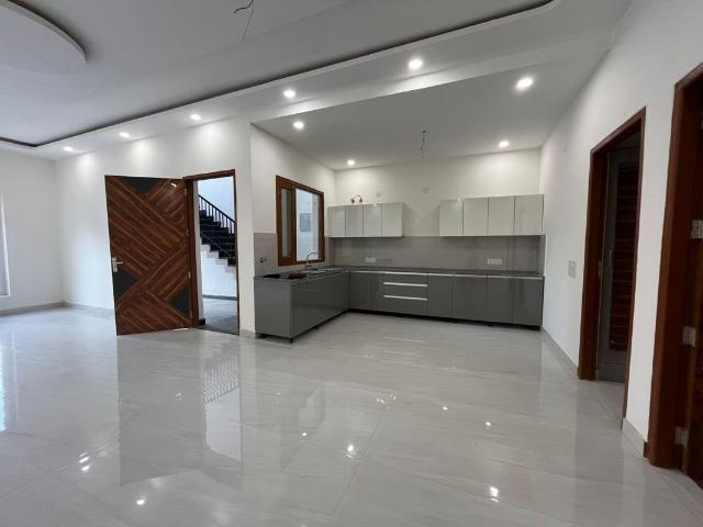 Resale | 4 BHK 108 Sq.Yd. Villa in Sector 115