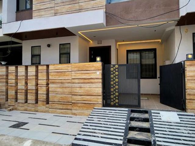 Resale | 4 BHK 100 Sq.Yd. Villa in Vardhman Kings Court
