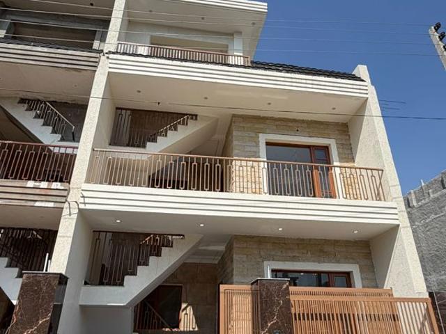 Resale | 4 BHK + 115 Sq.Yd. Villa in Sunny Enclave