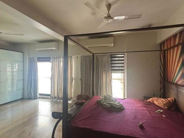 Resale | 4 BHK 1100 Sq.Ft. Apartment in DLH Sorrento