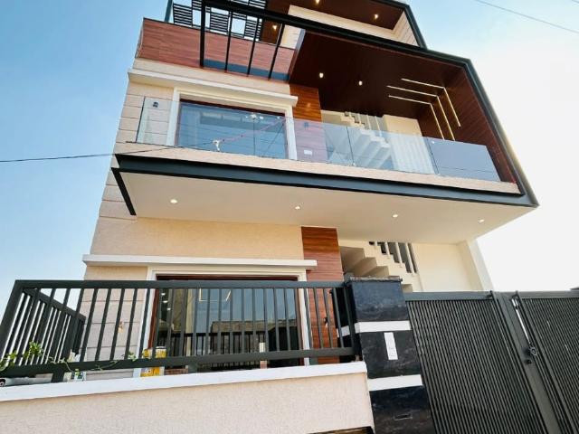 Resale | 4 BHK 110 Sq.Yd. Independent House in Sunny Enclave