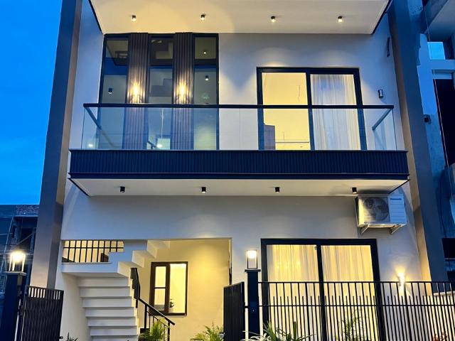 Resale | 4 BHK 110 Sq.Yd. Independent House in Sector 123