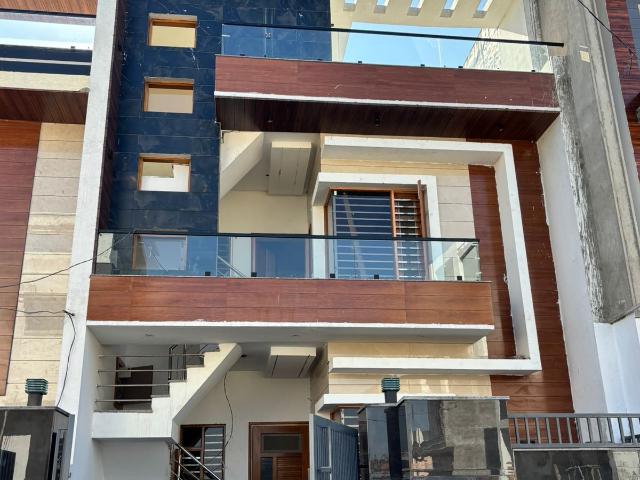 Resale | 4 BHK 128 Sq.Yd. Independent House in New Sunny Enclave