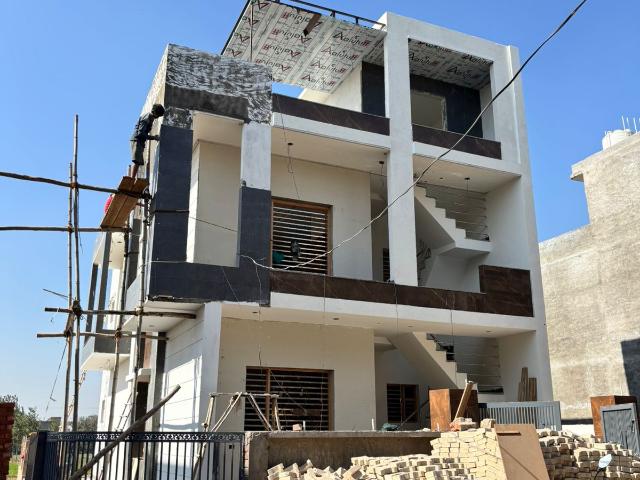 Resale | 4 BHK 128 Sq.Yd. Independent House in H.S.Gill Property