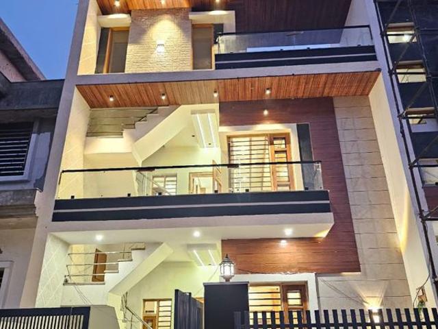 Resale | 4 BHK + 128 Sq.Yd. Independent House in Sector 124