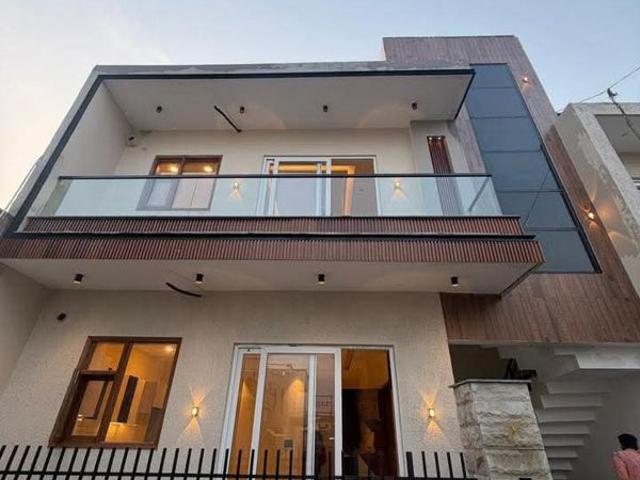 Resale | 4 BHK + 129 Sq.Yd. Independent House in Sector 124