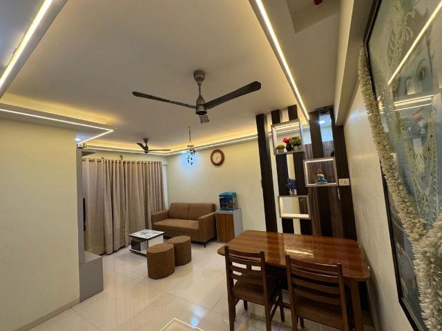 Resale | 4 BHK 1200 Sq.Ft. Apartment in Oval Apartments
