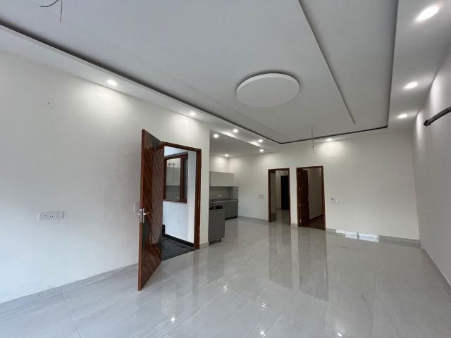 Resale | 4 BHK 122 Sq.Yd. Villa in Sector 115