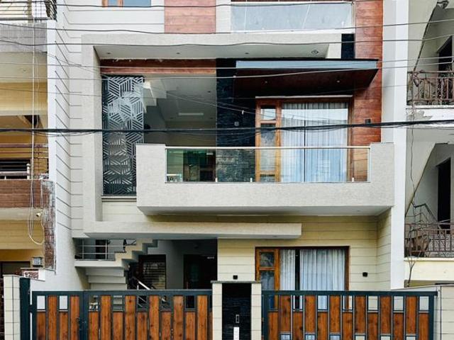 Resale | 4 BHK + 138 Sq.Yd. Independent House in Sector 125