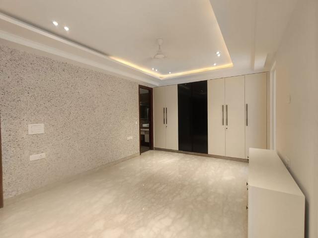 Resale | 4 BHK 1300 Sq.Ft. Apartment in Janakpuri