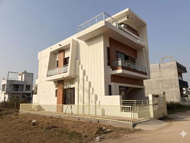 Resale | 4 BHK 133 Sq.Yd. Independent House in Sunny Enclave