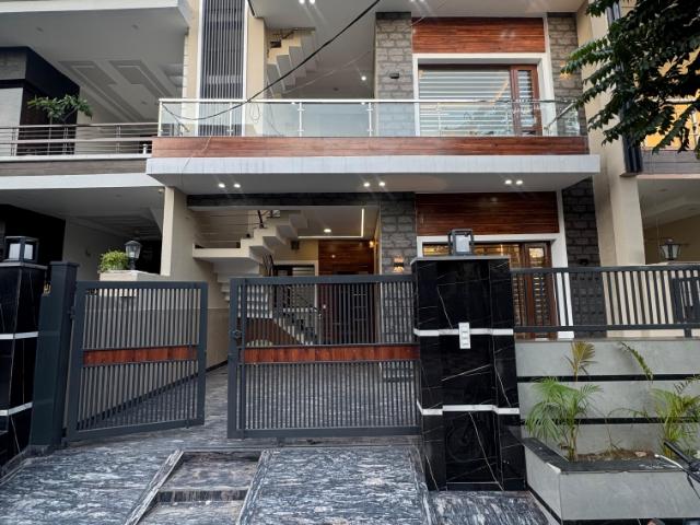 Resale | 4 BHK 145 Sq.Yd. Independent House in Sector 125
