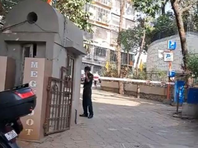 Resale | 4 BHK + 1400 Sq.Ft. Apartment in Meghdoot Apartment Malad