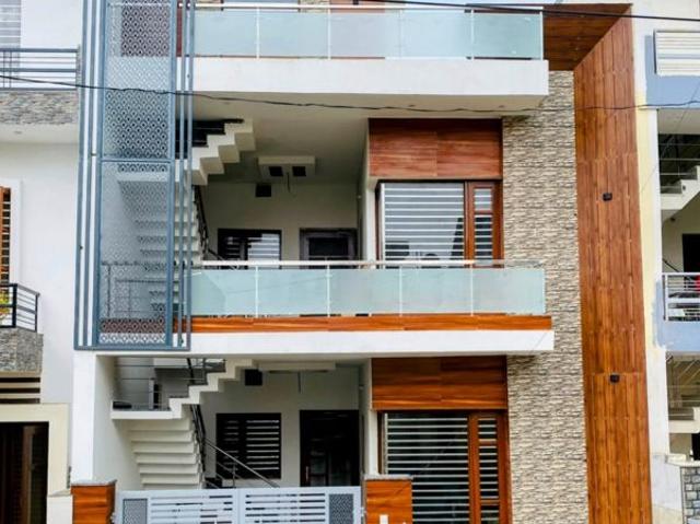 Resale | 4 BHK 140 Sq.Yd. Villa in Sector 124