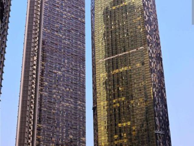 Resale | 4 BHK 1560 Sq.Ft. Apartment in Lodha Trump Tower