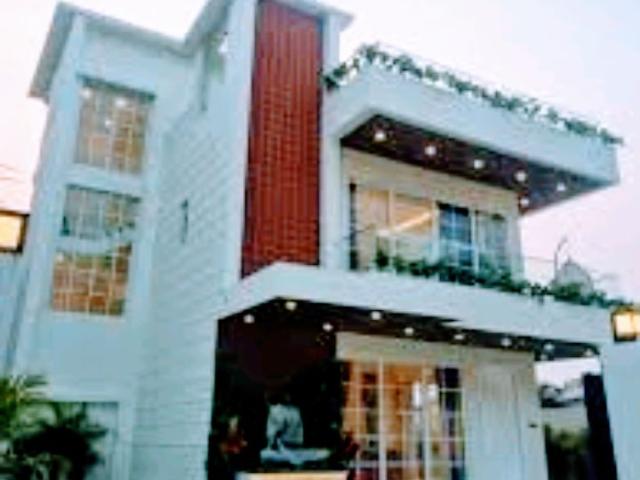 Resale | 4 BHK 1500 Sq.Ft. Villa in Golden Villa Deepu
