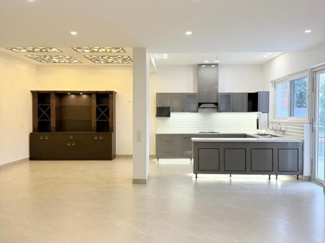 Resale | 4 BHK 1500 Sq.Ft. Apartment in Chandigarh Housing Board