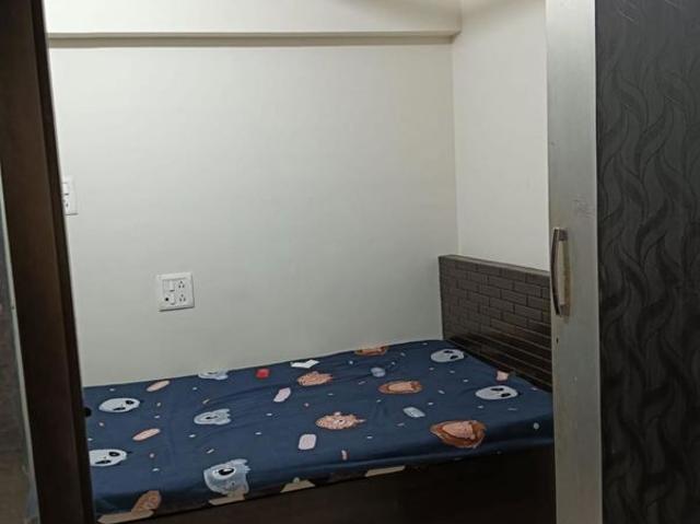Resale | 4 BHK 1500 Sq.Ft. Apartment in Lokhandwala Cannon