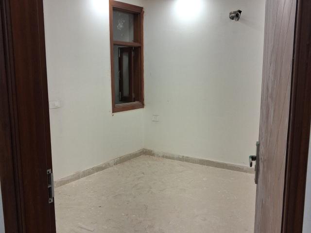 Resale | 4 BHK 1500 Sq.Ft. Apartment in Mehrauli