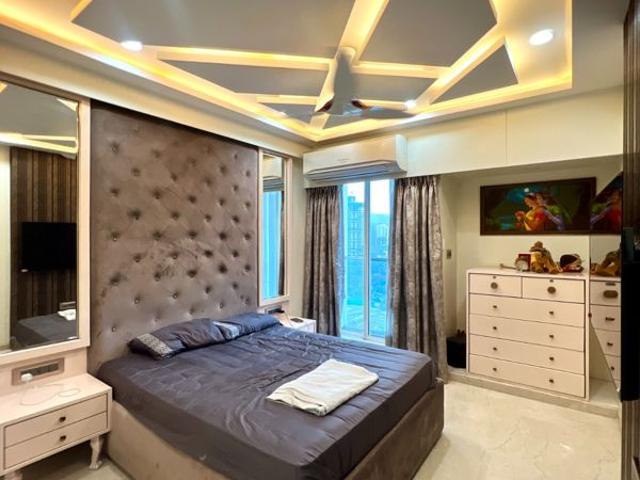 Resale | 4 BHK 1500 Sq.Ft. Apartment in Sheth Avalon