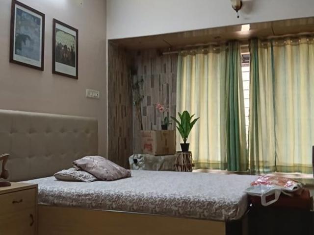 Resale | 4 BHK + 1500 Sq.Ft. Penthouse in Swapnalok Towers