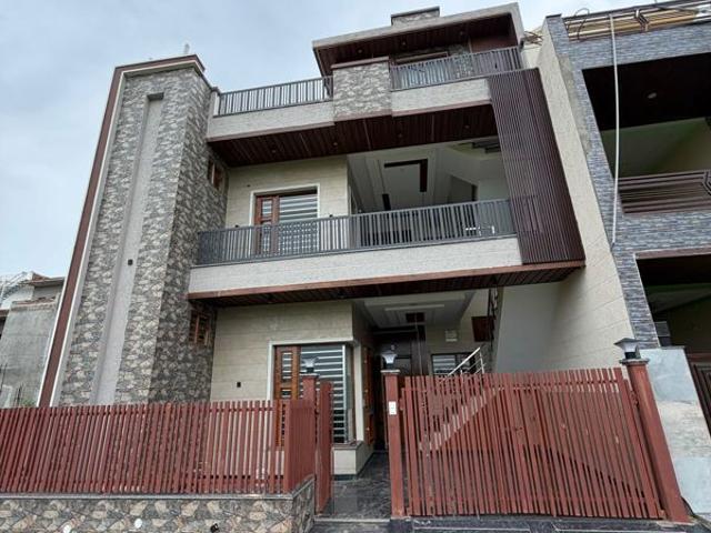 Resale | 4 BHK + 150 Sq.Yd. Independent House in Sector 124