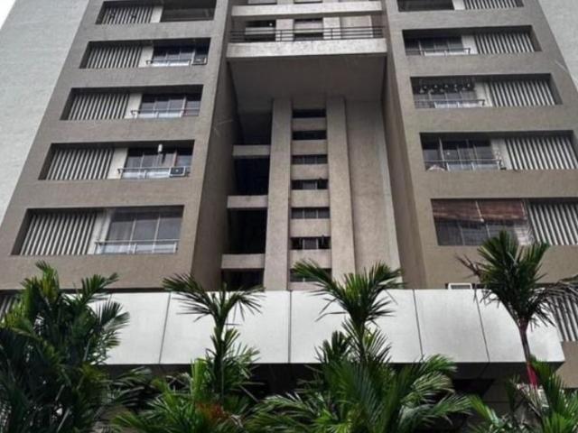 Resale | 4 BHK 1525 Sq.Ft. Apartment in Pearl Residency