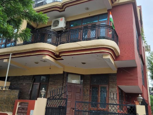 Resale | 4 BHK 1646 Sq.Ft. Independent House in Jaypee Greens Kube Sector 128