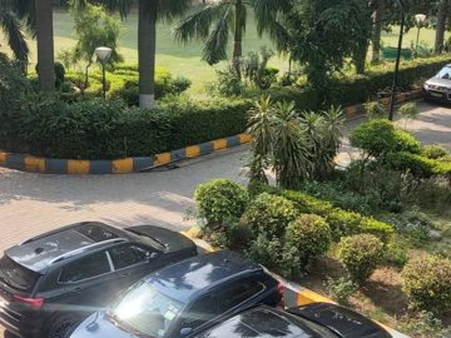 Resale | 4 BHK 1650 Sq.Ft. Apartment in Patparganj