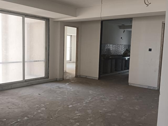Resale | 4 BHK 1600 Sq.Ft. Apartment in Krypton Tower