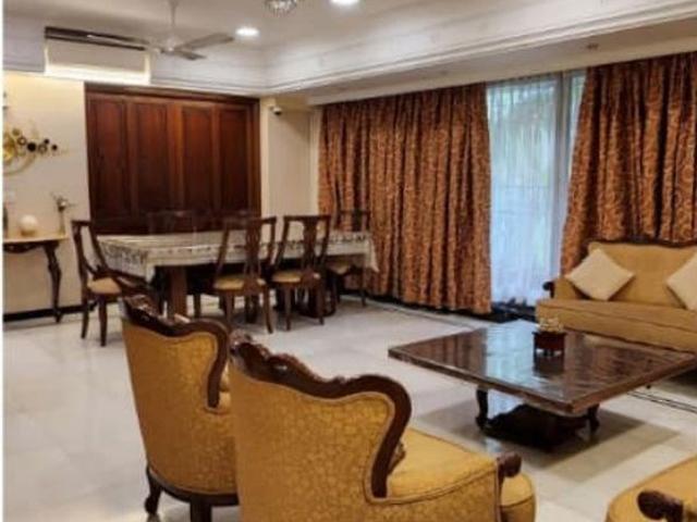Resale | 4 BHK + 1600 Sq.Ft. Apartment in Juhu