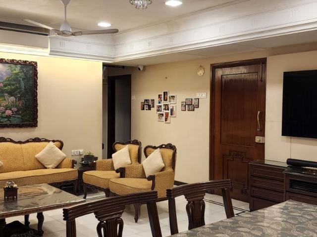 Resale | 4 BHK 1600 Sq.Ft. Apartment in Juhu