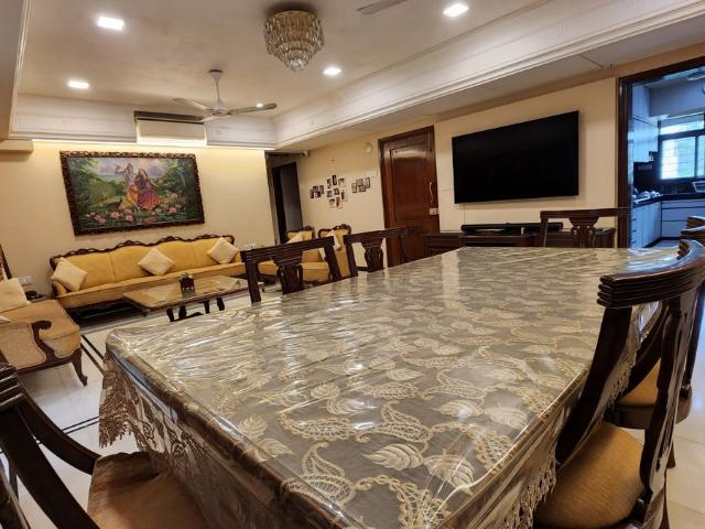 Resale | 4 BHK + 1600 Sq.Ft. Apartment in Juhu