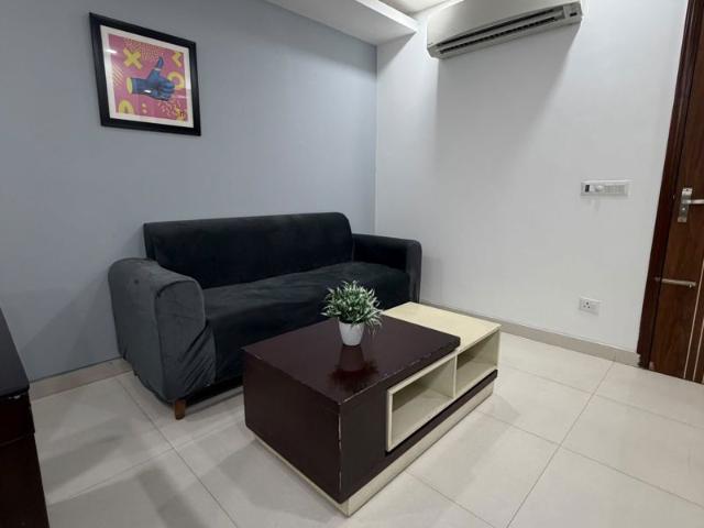 Resale | 4 BHK 1700 Sq.Ft. Apartment in Sare Crescent Parc