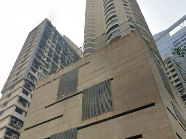 Resale | 4 BHK + 1726 Sq.Ft. Apartment in Lokhandwala Victoria