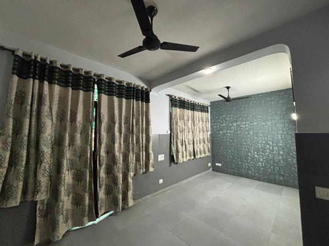 Resale | 4 BHK 173 Sq.Yd. Independent House in Ansal Plaza Gurgaon