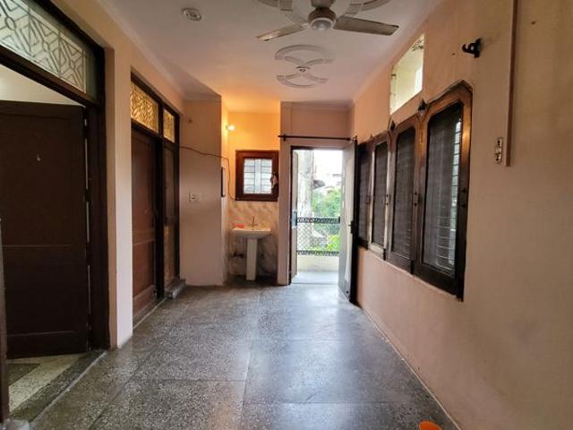 Resale | 4 BHK + 1800 Sq.Ft. Apartment in Dilshad Colony
