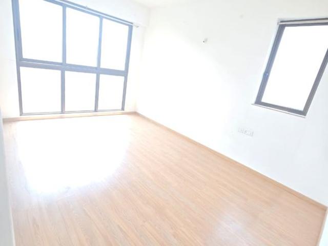Resale | 4 BHK 1800 Sq.Ft. Apartment in Kanjurmarg East