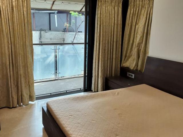 Resale | 4 BHK + 1800 Sq.Ft. Apartment in Khar West