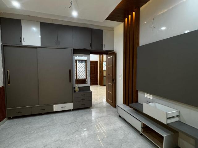 Resale | 4 BHK 1800 Sq.Ft. Apartment in Sector 78