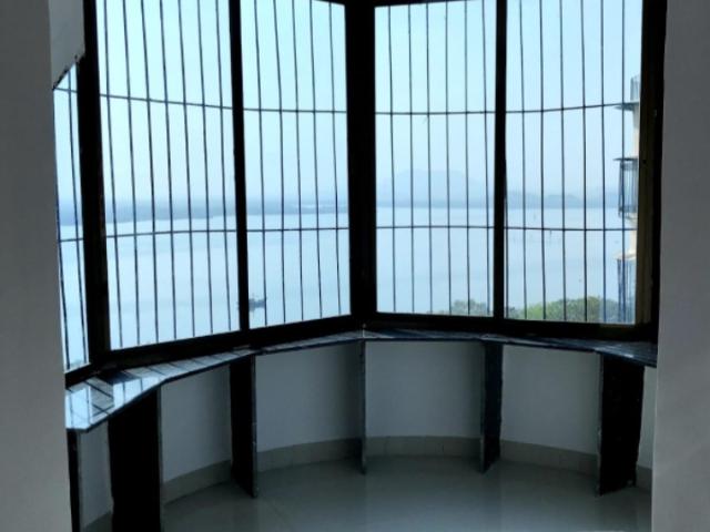 Resale | 4 BHK 1800 Sq.Ft. Penthouse in Mermaid Seaview