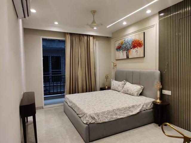 Resale | 4 BHK 1810 Sq.Ft. Apartment in Silver Leaf II