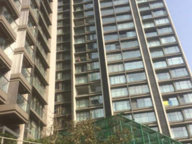 Resale | 4 BHK 1990 Sq.Ft. Apartment in Rustomjee Paramount
