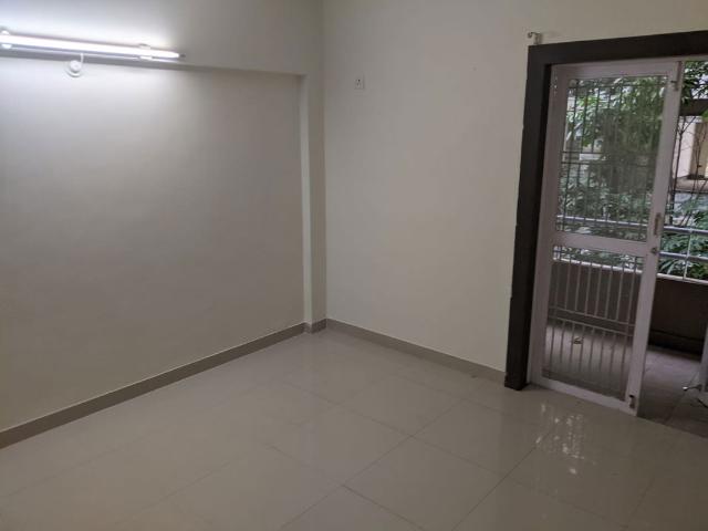 Resale | 4 BHK 1900 Sq.Ft. Apartment in Raheja Gardens