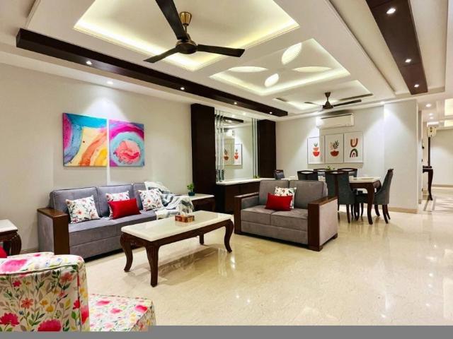 Resale | 4 BHK 2000 Sq.Ft. Apartment in Saarrthi Signature Tower