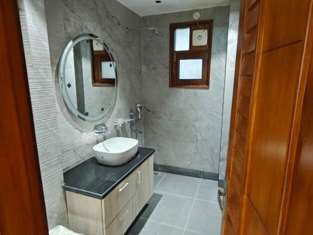 Resale | 4 BHK 2000 Sq.Ft. Apartment in Sector 10 Dwarka
