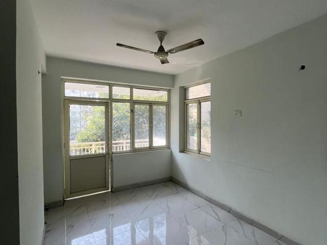Resale | 4 BHK 2000 Sq.Ft. Apartment in Sector 5 Dwarka